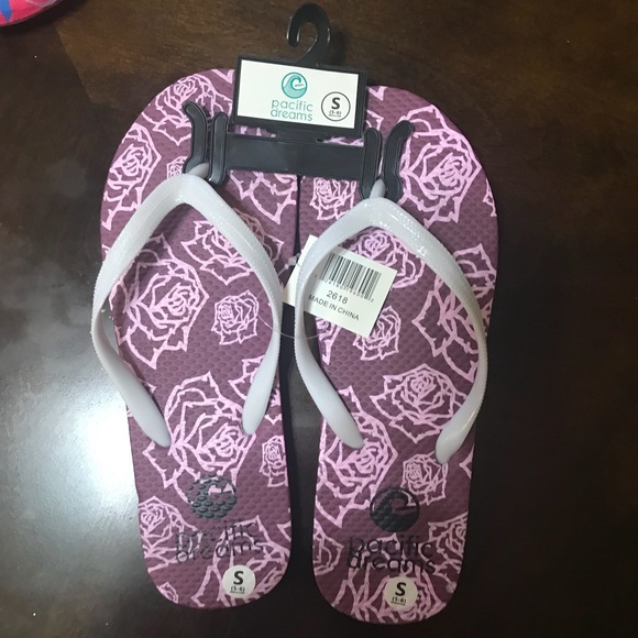 Brand New Trendy Fashion Beach & Pool Flip Flops - Picture 4 of 7